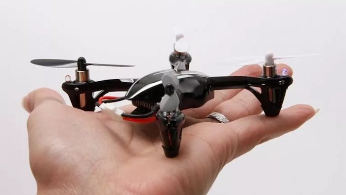 Hubsan h107l на руке