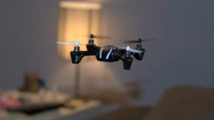 Hubsan h107l в полете