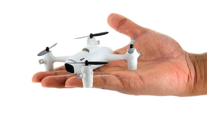 Hubsan h107c+ на руке