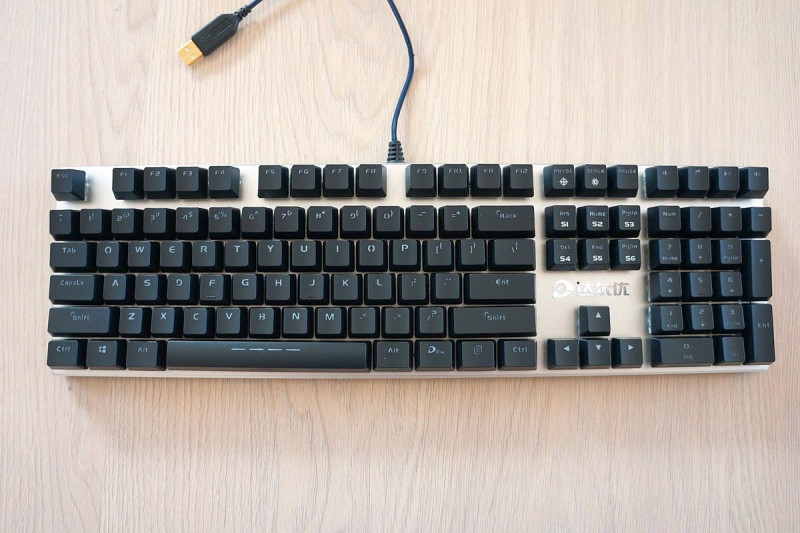 Игровая механическая клавиатура DAREU 108 CN